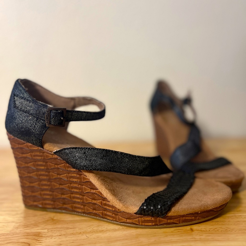 Tom’s Wedge, 
Size W11
Never used!!!
black, tan, brown, sparkly…